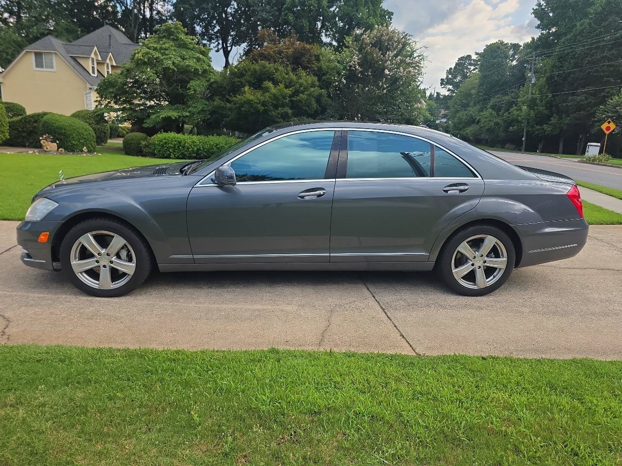 Used 2011 Mercedes-Benz S 550 4MATIC w/ Premium 2 Pkg image 2
