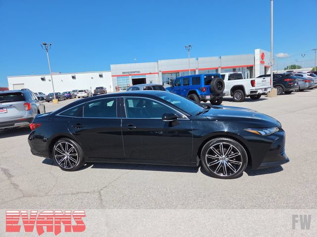 Used 2020 Toyota Avalon XSE w/ All Weather Liner Package FWD image 2