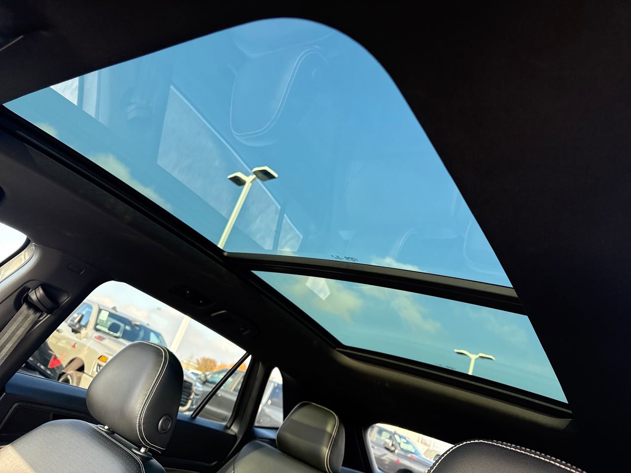 Used 2023 Volkswagen Atlas Cross Sport SE image 16