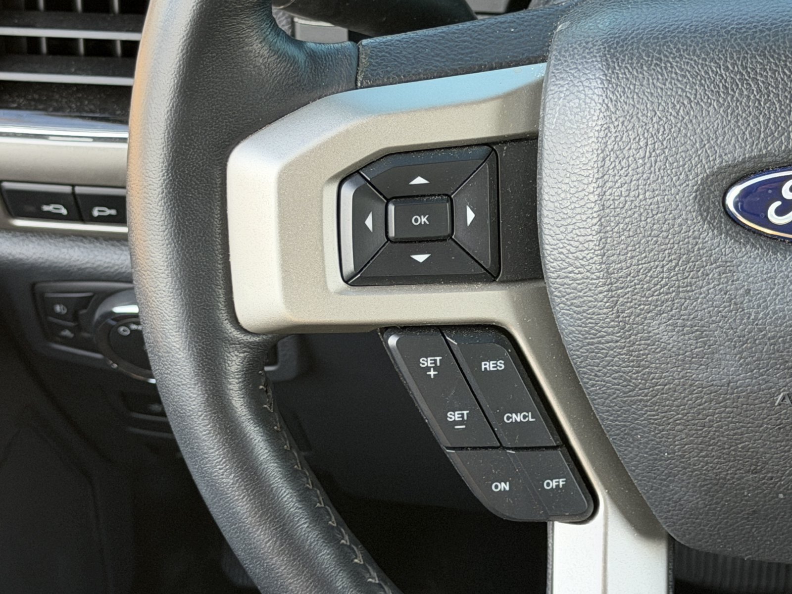 Used 2022 Ford F350 Lariat w/ Lariat Ultimate Package AWD/4WD image 17