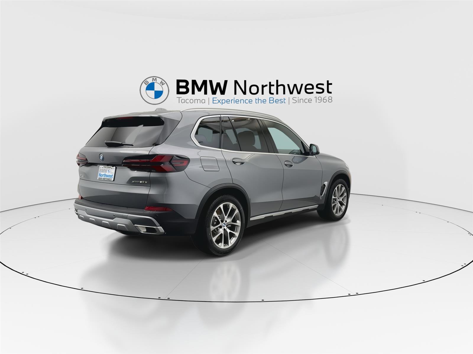 New 2026 BMW X5 xDrive50e w/ Climate Comfort Package image 3