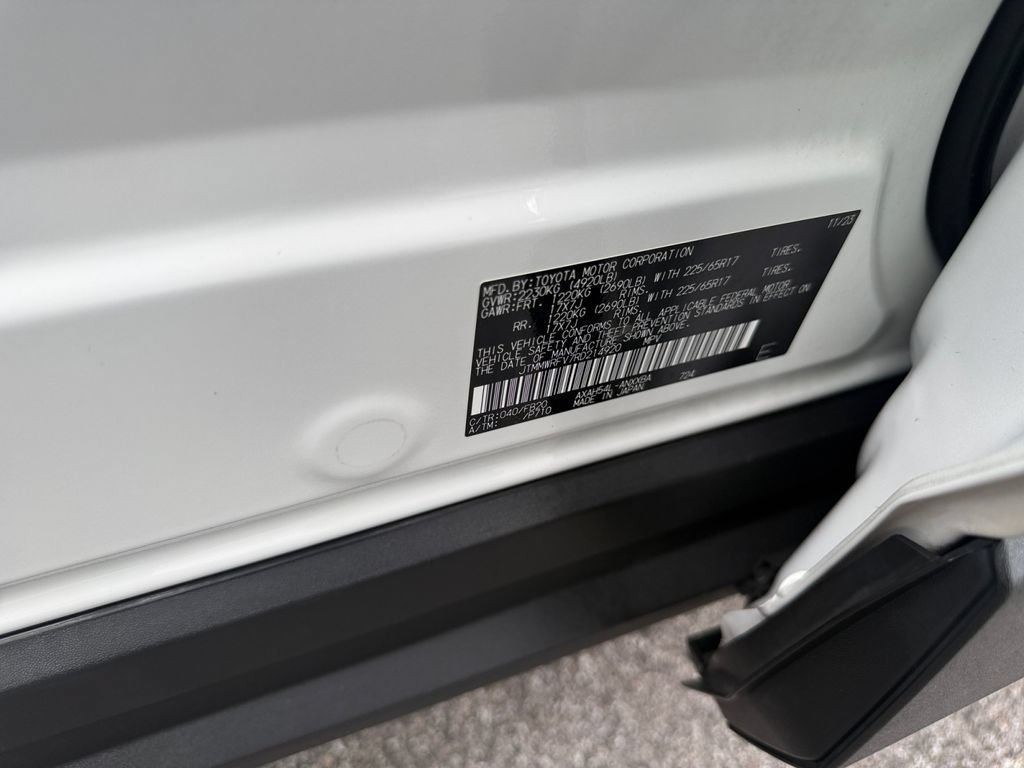 Used 2024 Toyota RAV4 LE AWD/4WD image 28