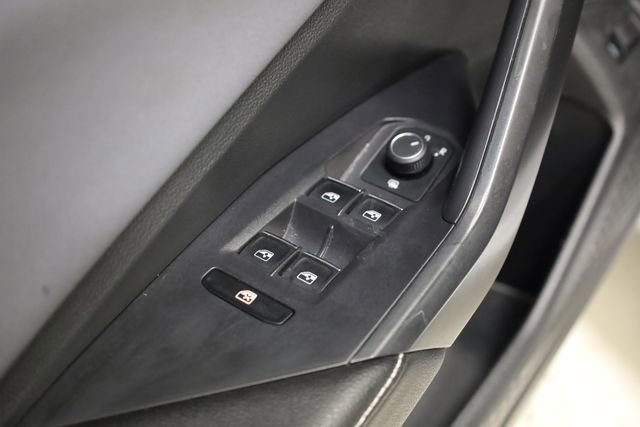 Used 2025 Volkswagen Jetta SE image 17