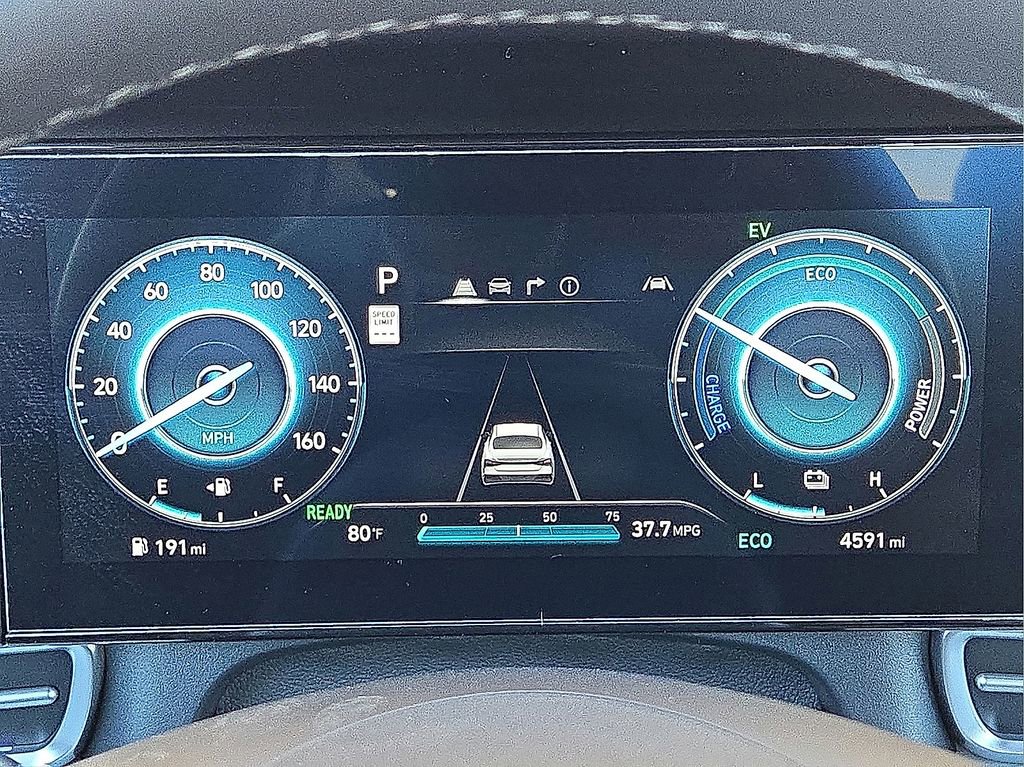 Used 2025 Hyundai Elantra Limited image 27