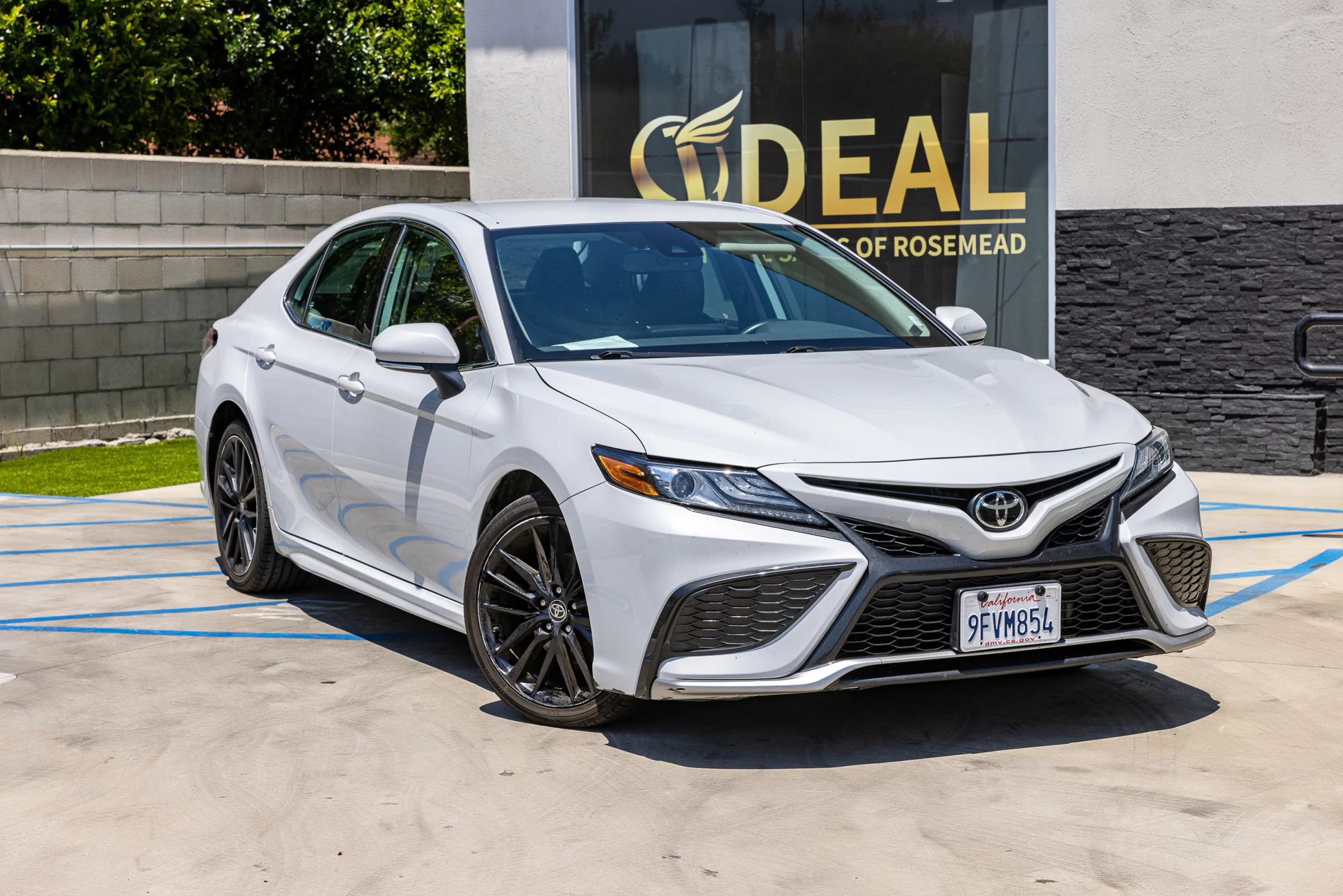 Used 2023 Toyota Camry XSE FWD image 2