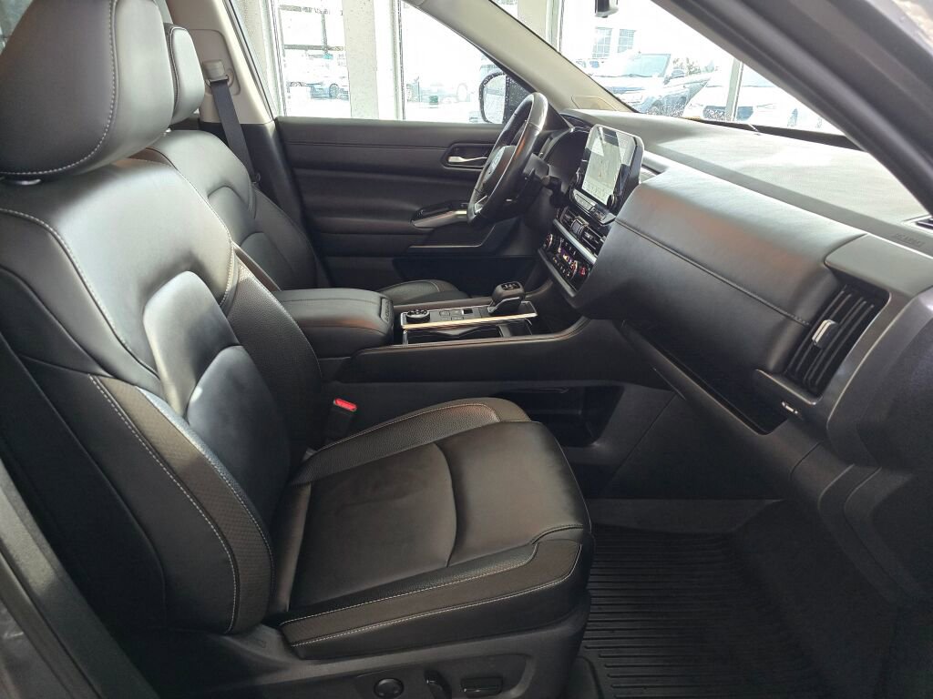 Used 2025 Nissan Pathfinder SL w/ SL Premium Package image 47