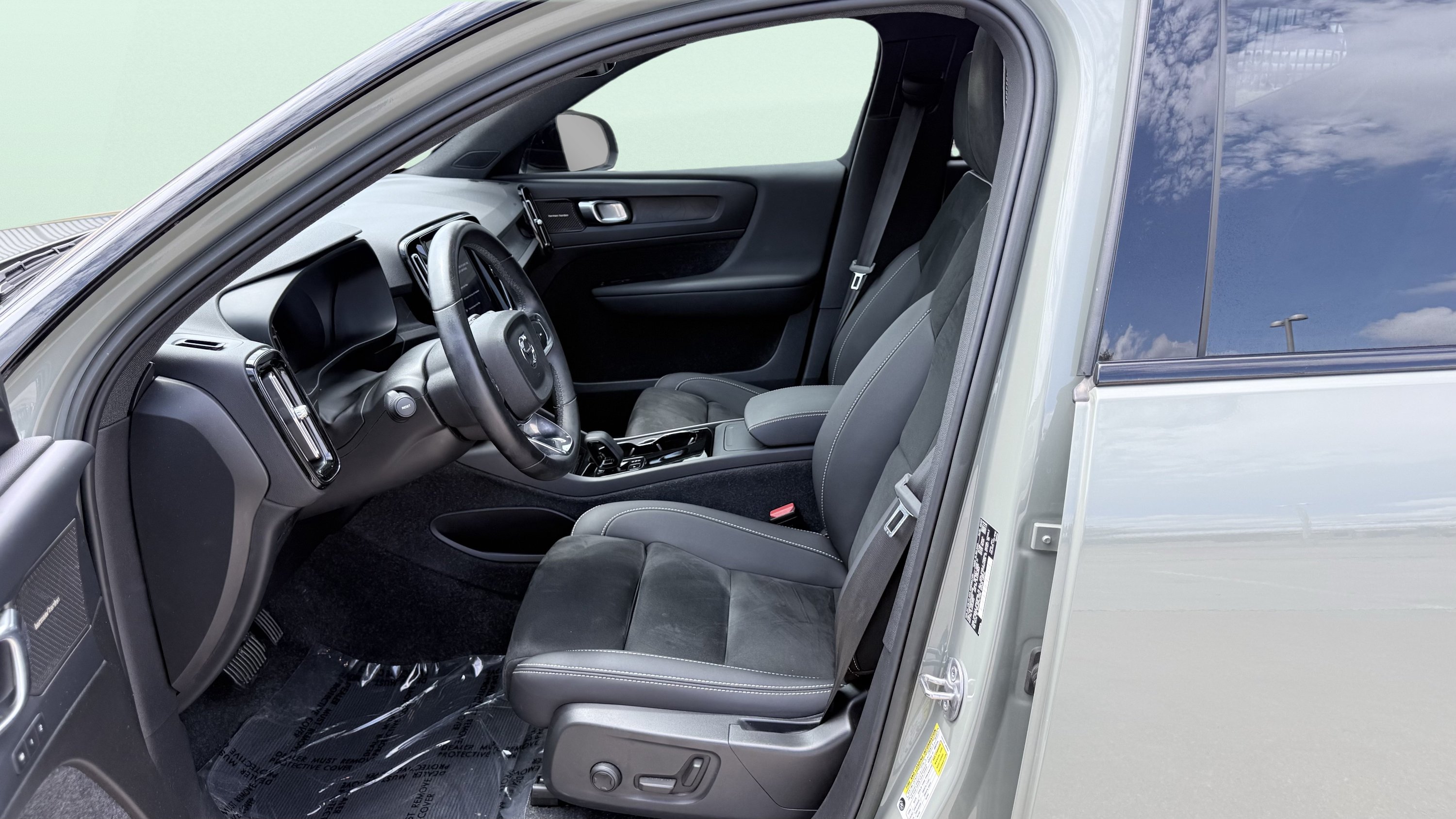 Used 2023 Volvo XC40 Recharge Ultimate AWD/4WD image 22