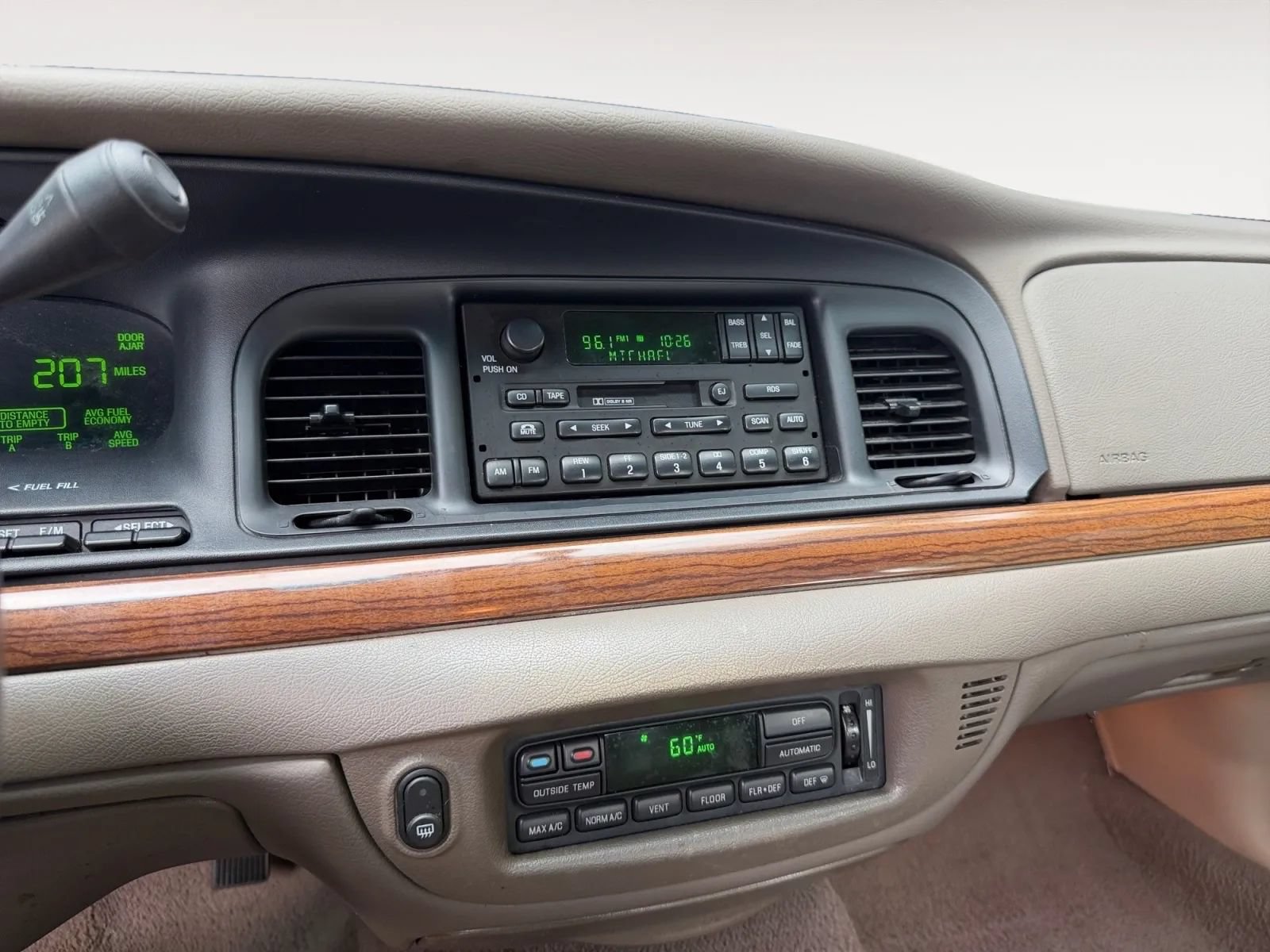 Used 2001 Ford Crown Victoria LX RWD image 6