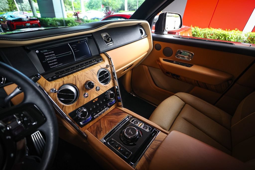 Used 2022 Rolls-Royce Cullinan AWD/4WD image 29