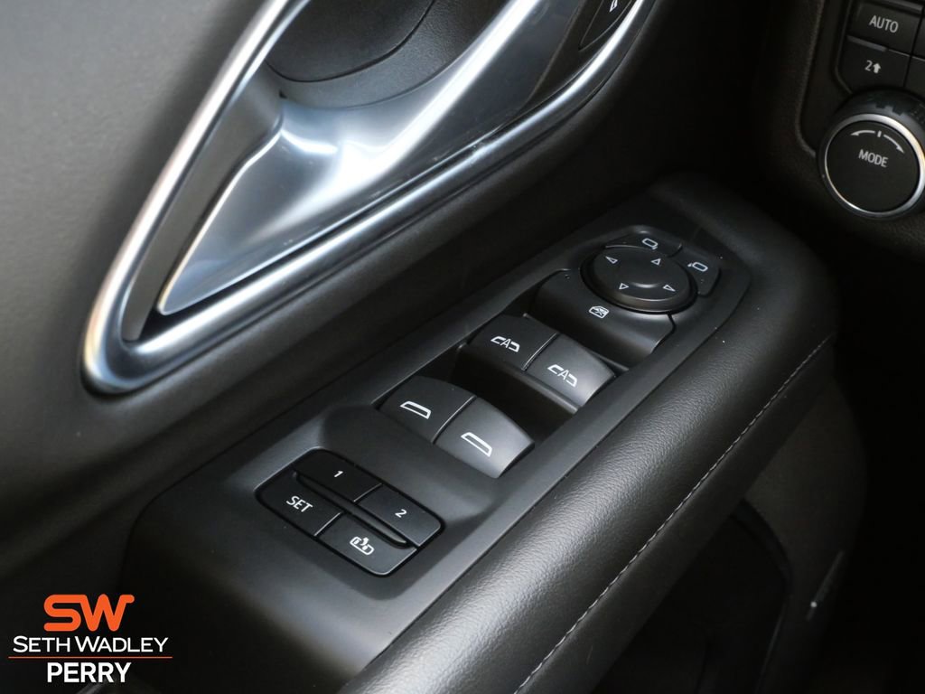 Used 2024 Chevrolet Suburban LT AWD/4WD image 33