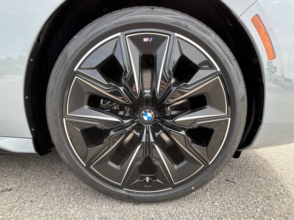 Used 2026 BMW 760i xDrive w/ Luxury Rear Seating Package AWD/4WD image 19
