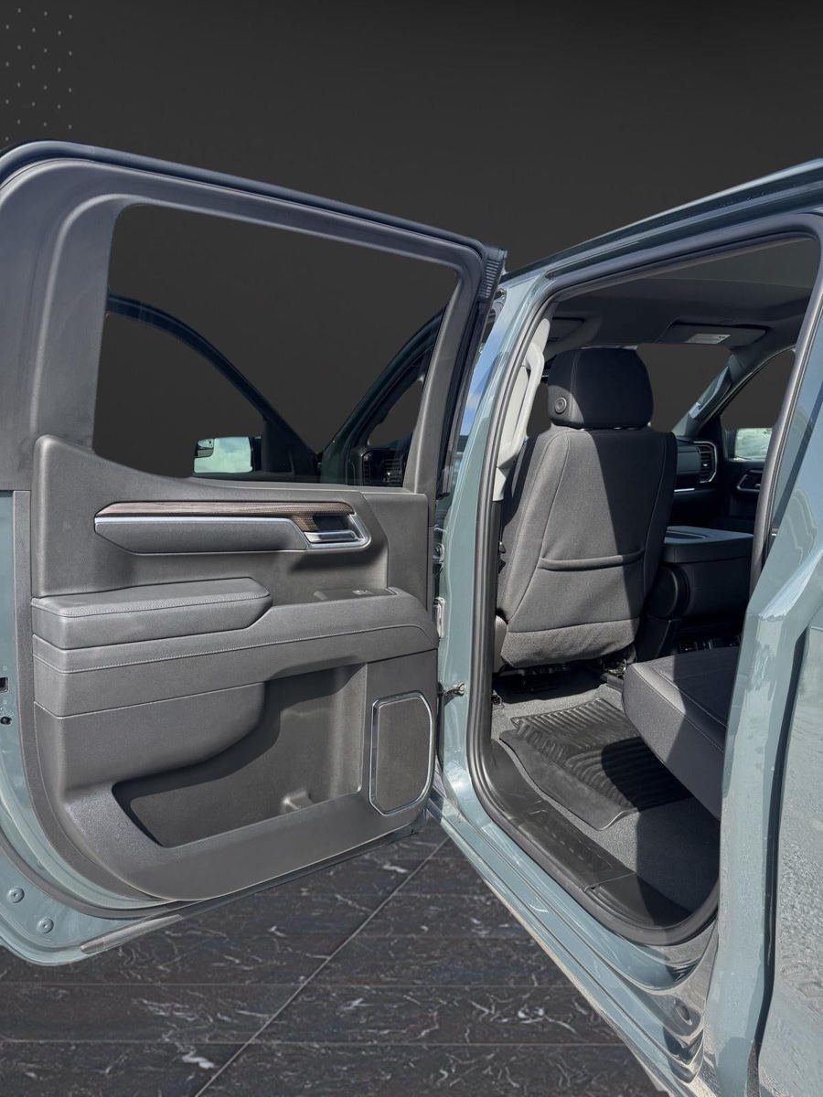 Used 2025 Chevrolet Silverado 1500 LT AWD/4WD image 14
