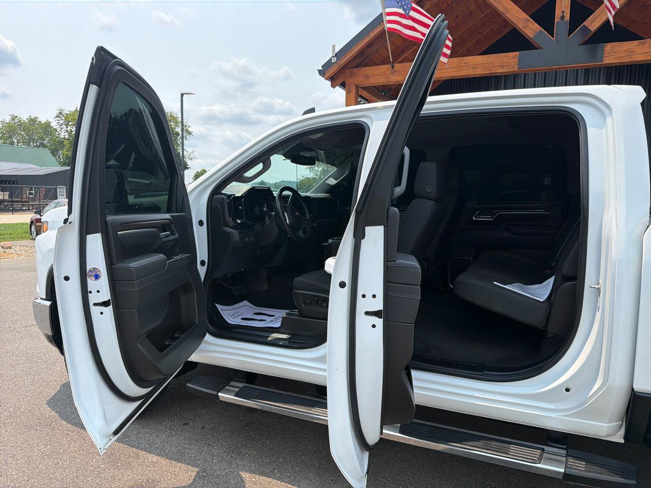 Used 2025 Chevrolet Silverado 2500 LT AWD/4WD image 7