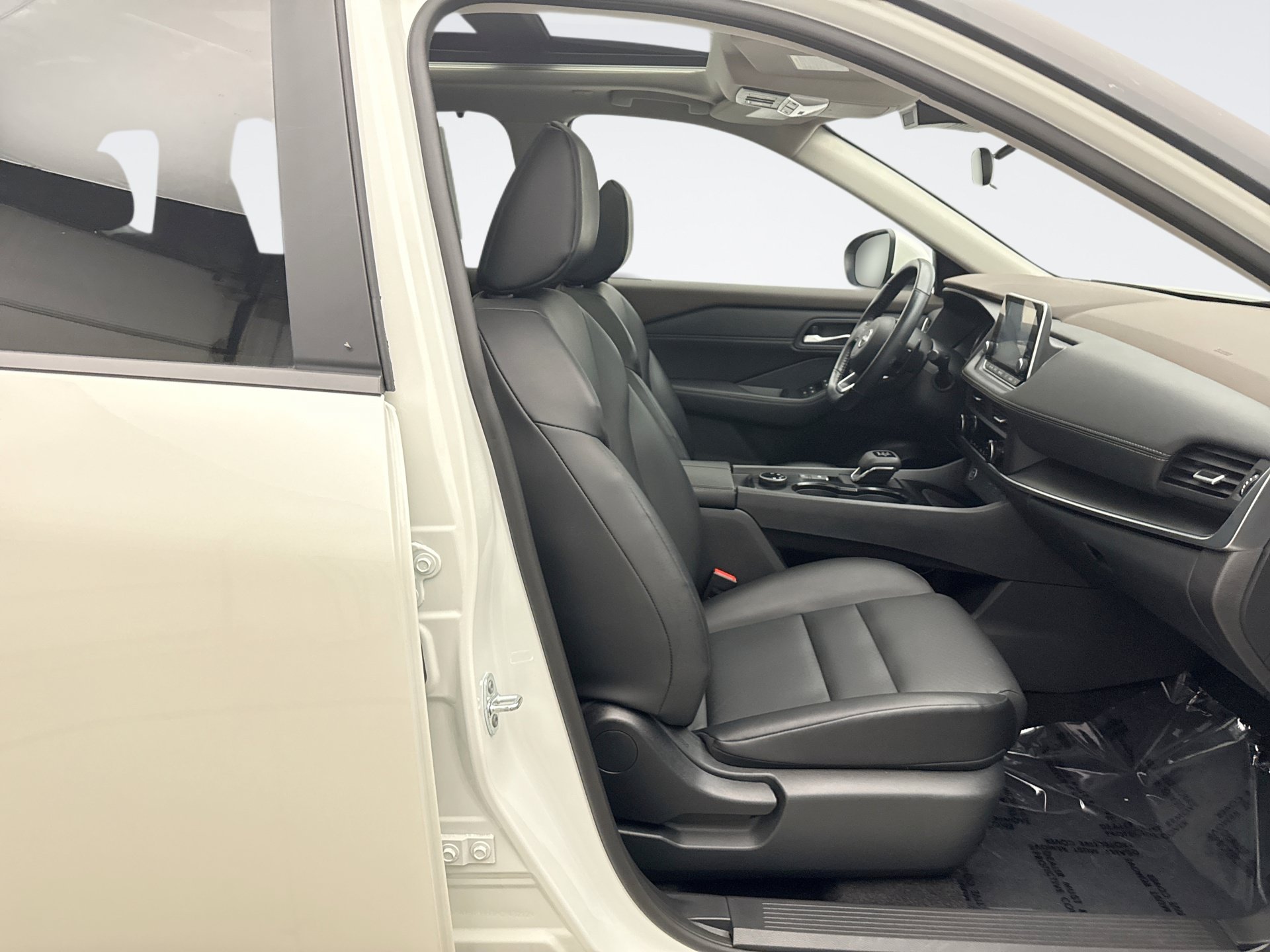 Used 2023 Nissan Rogue SV w/ SV Premium B Package AWD/4WD image 16
