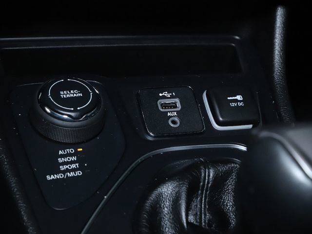 Used 2020 Jeep Cherokee Latitude Plus image 27
