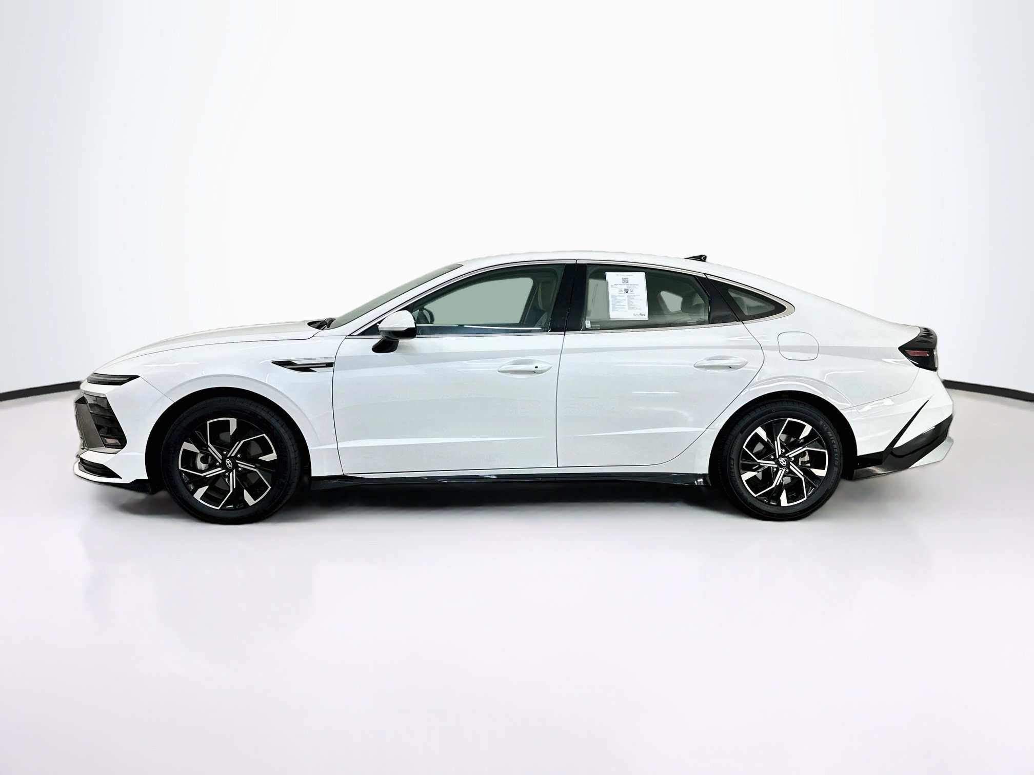Used 2025 Hyundai Sonata SEL FWD image 4
