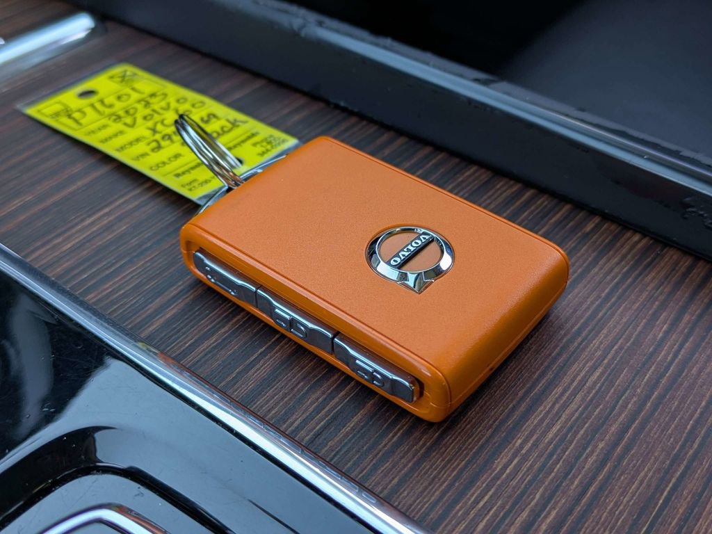 Used 2023 Volvo XC60 B5 Ultimate image 31