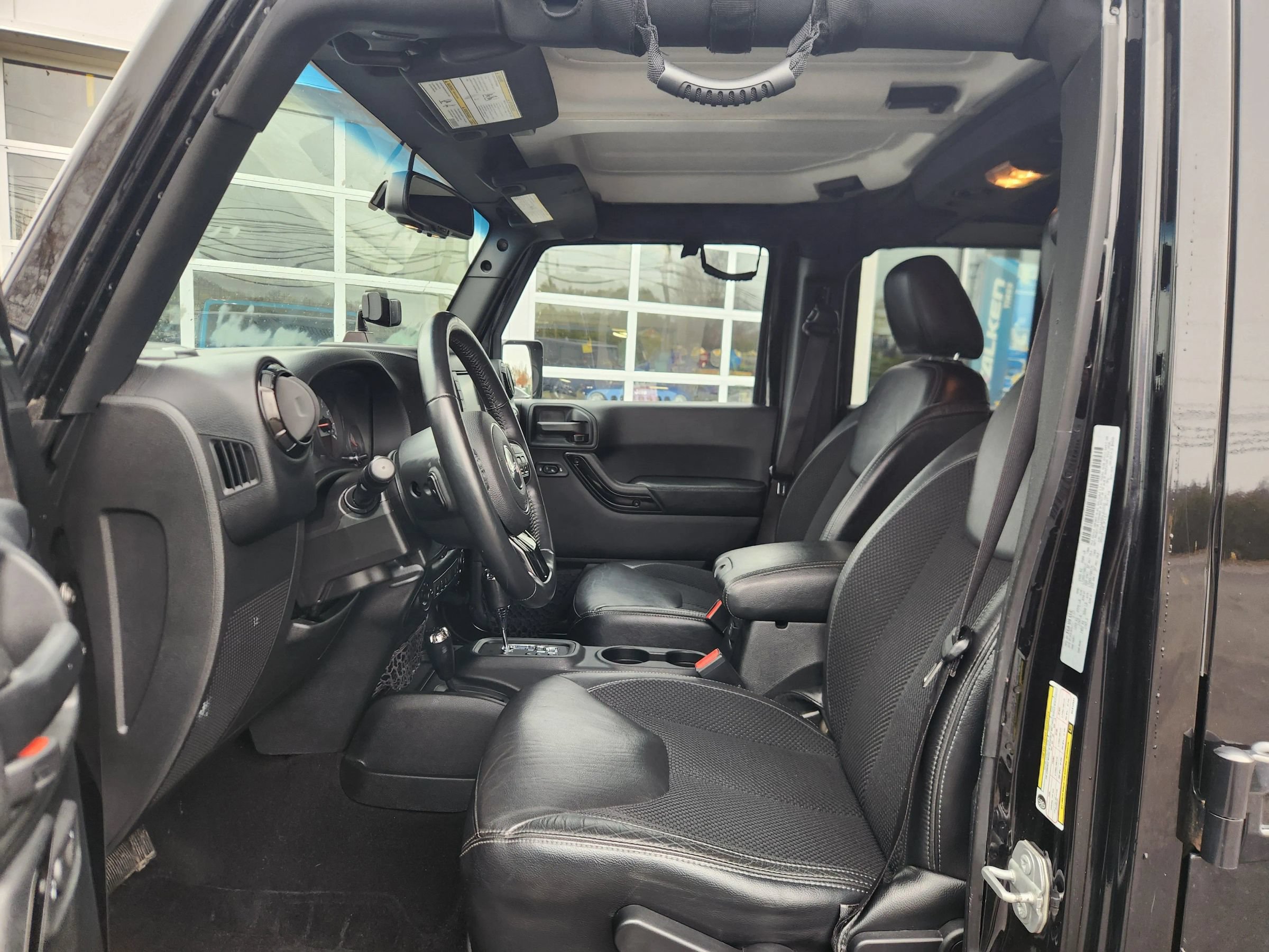 Used 2017 Jeep Wrangler Unlimited Sahara AWD/4WD image 32