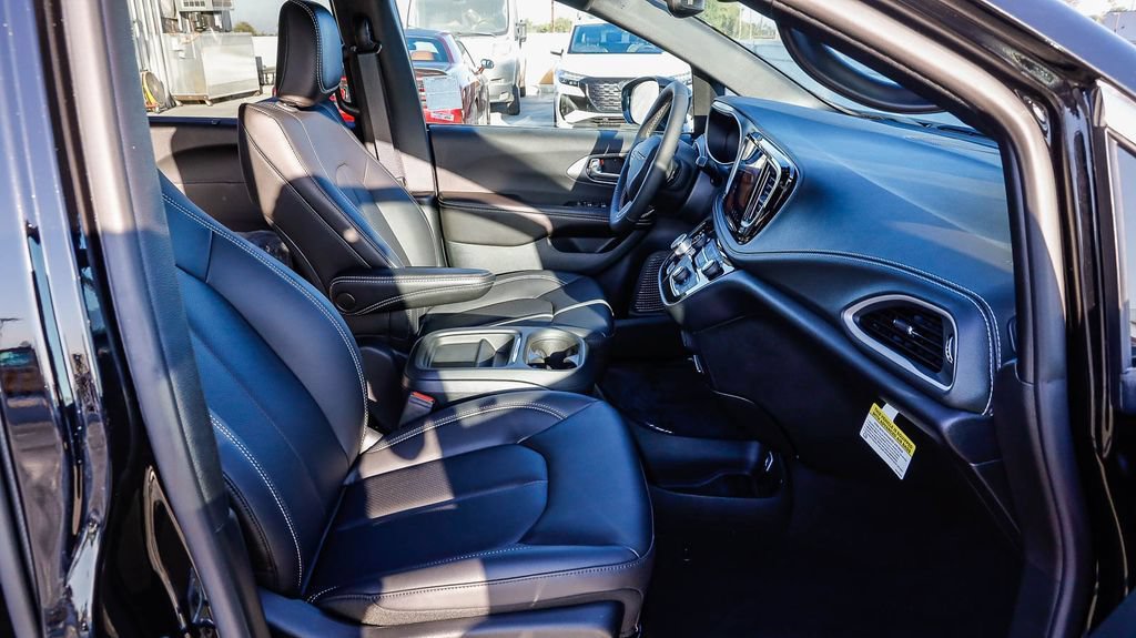 New 2027 Chrysler Pacifica Select FWD image 20