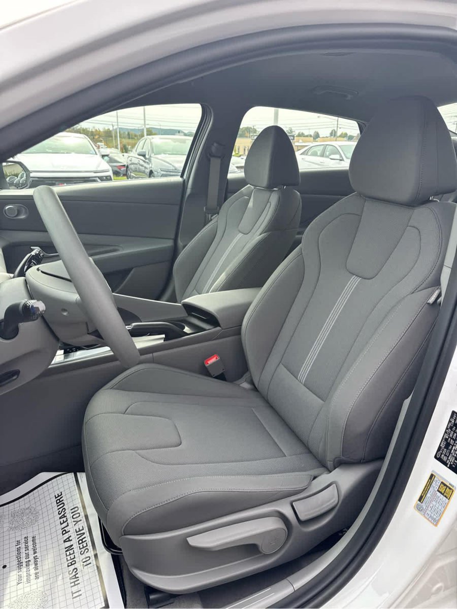 New 2026 Hyundai Elantra SE FWD image 23