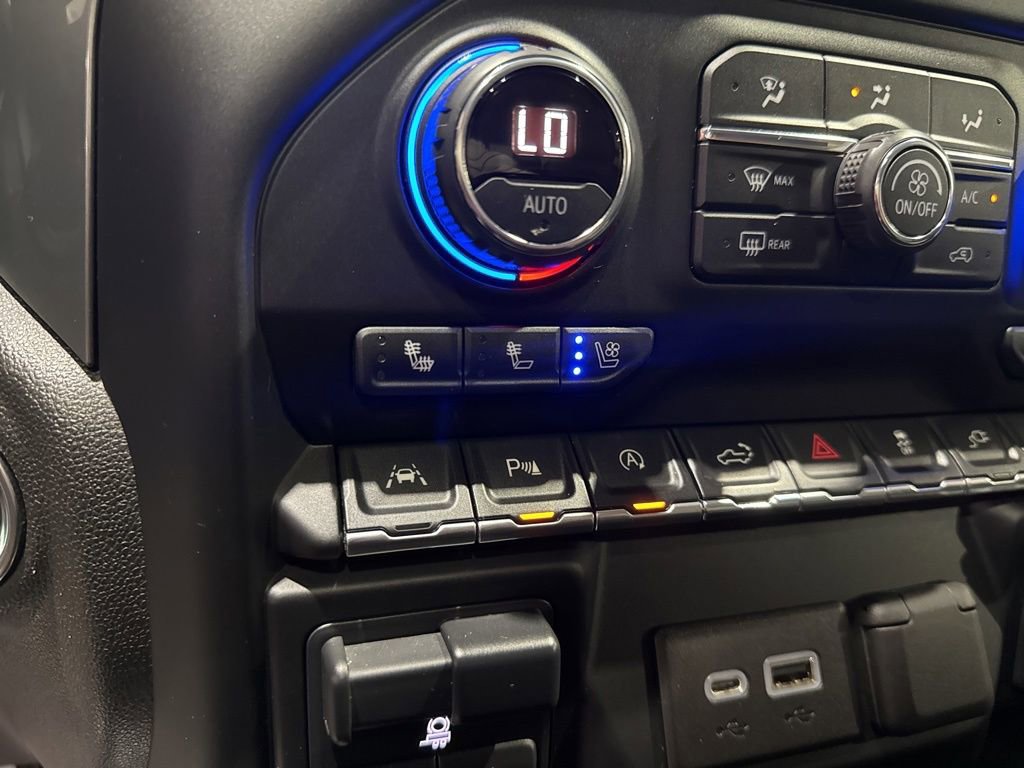 Used 2020 Chevrolet Silverado 1500 LTZ w/ LTZ Premium Package image 33