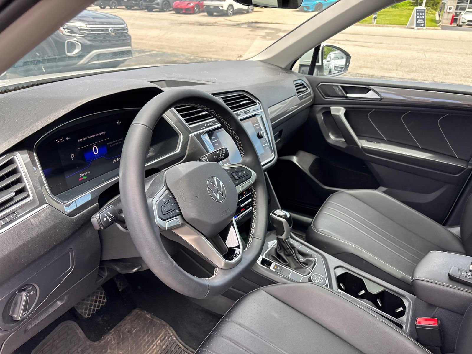 Used 2024 Volkswagen Tiguan SE w/ Panoramic Sunroof Package AWD/4WD image 22