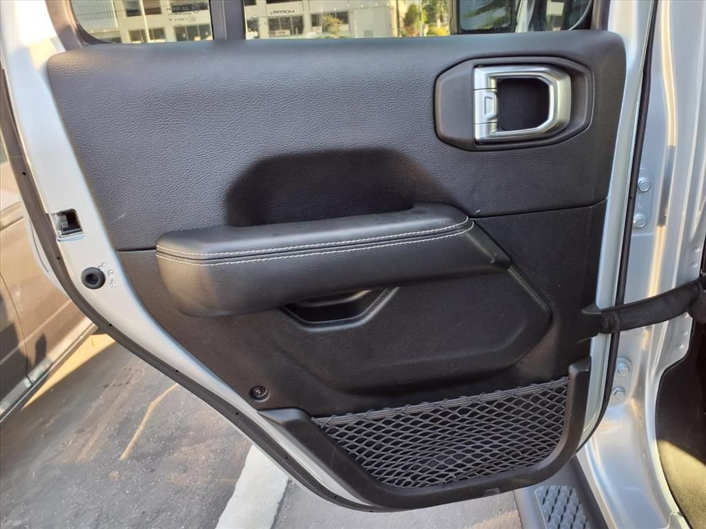 Used 2023 Jeep Gladiator Overland AWD/4WD image 12