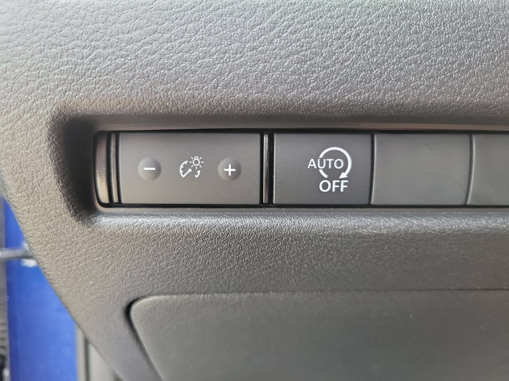 Used 2023 Nissan Rogue S AWD/4WD image 18
