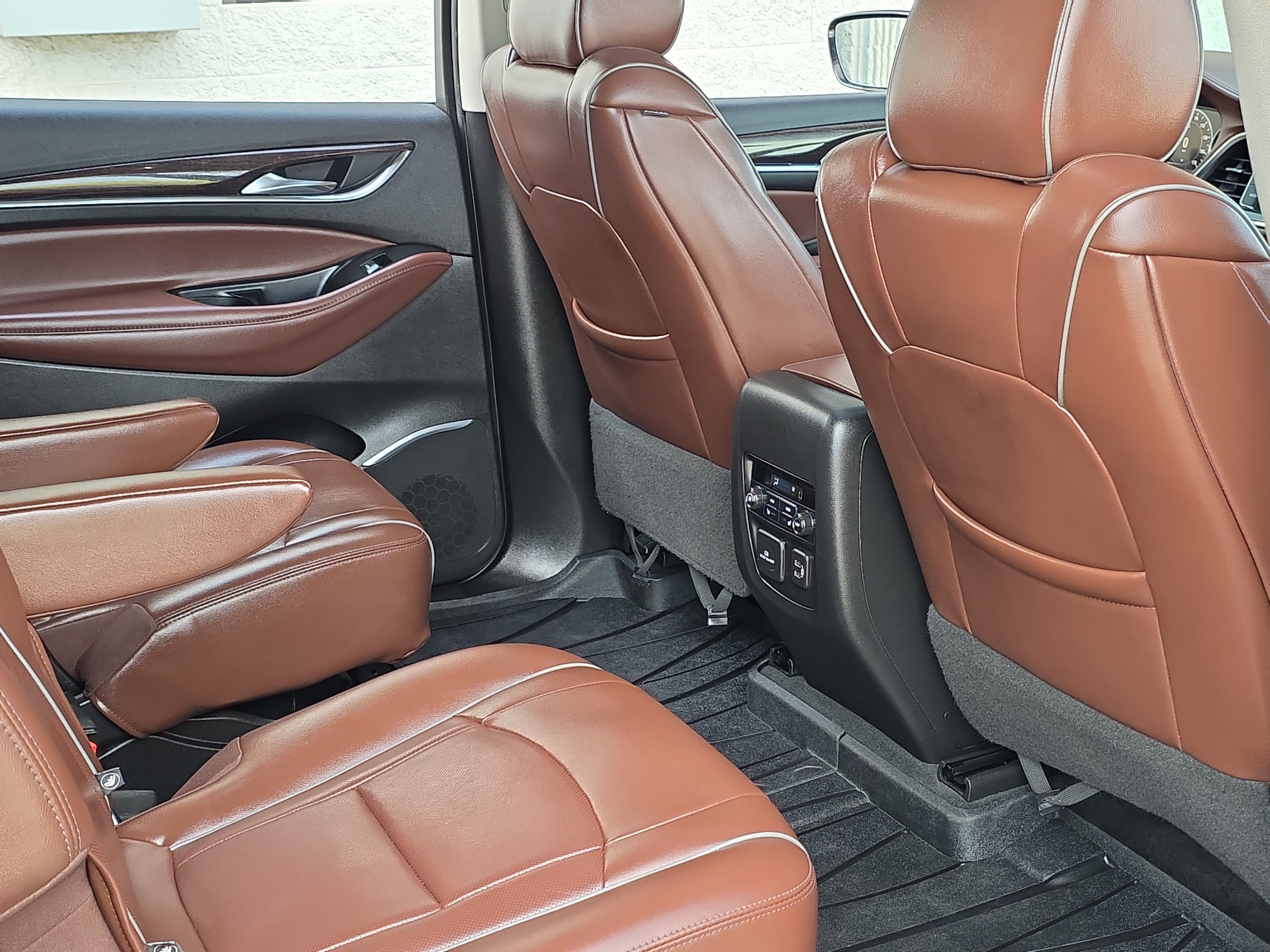 Used 2021 Buick Enclave Avenir w/ Avenir Technology Package FWD image 27