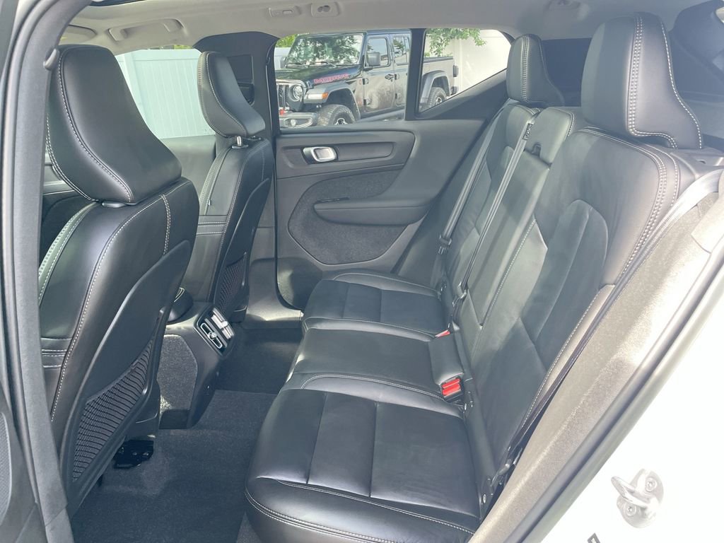 Used 2023 Volvo XC40 B5 Plus w/ Protection Package Premier image 99