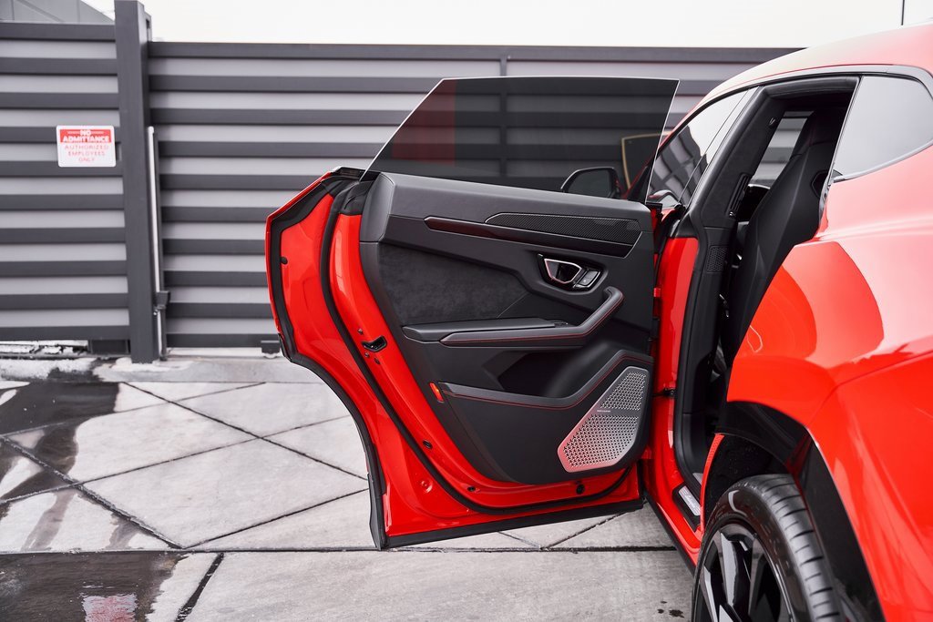 Used 2021 Lamborghini Urus image 28