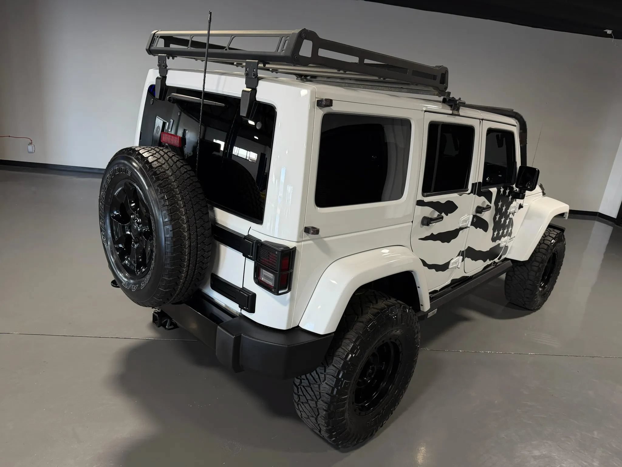 Used 2015 Jeep Wrangler Unlimited Sahara AWD/4WD image 3