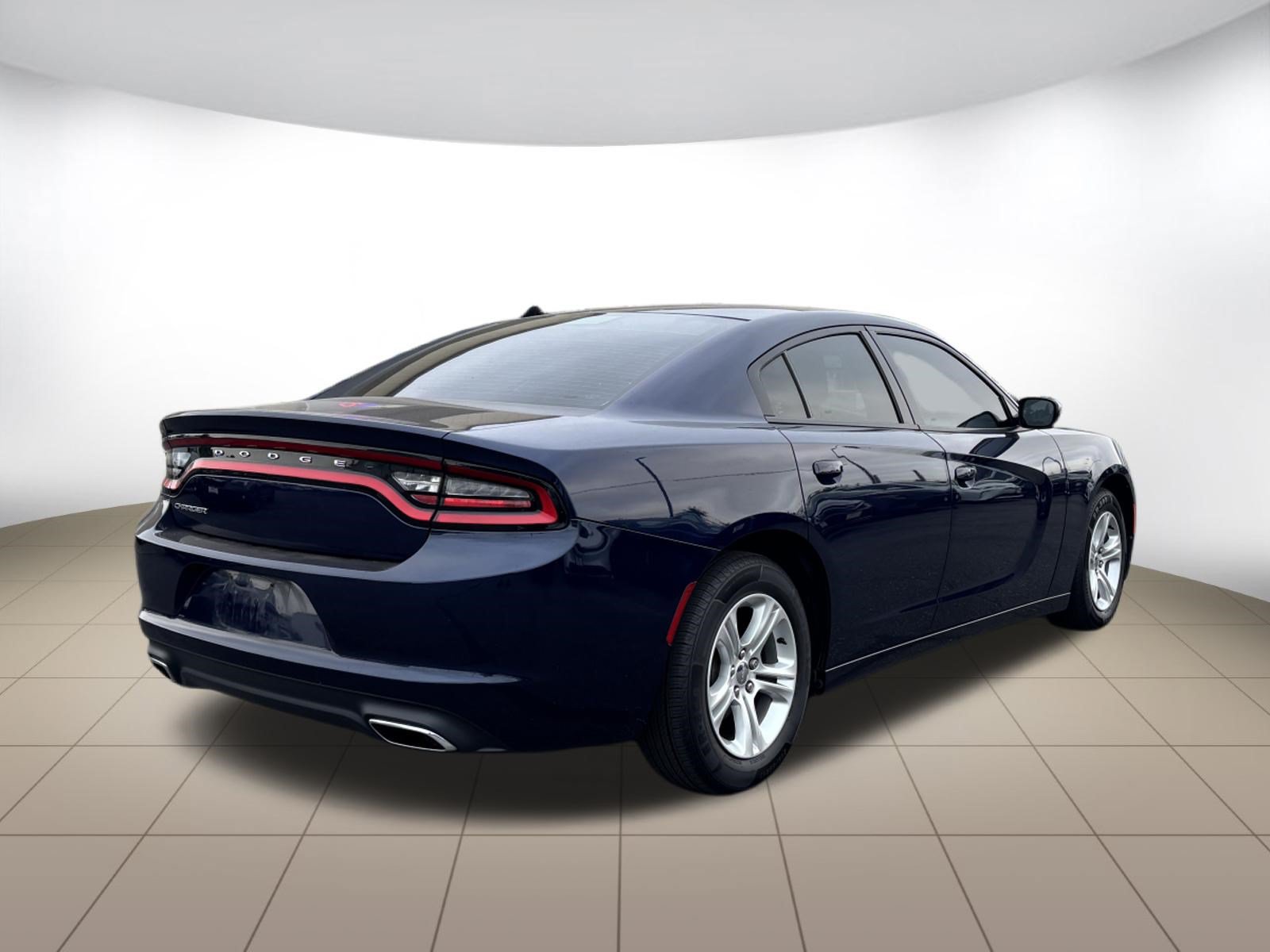Used 2016 Dodge Charger SE RWD image 7