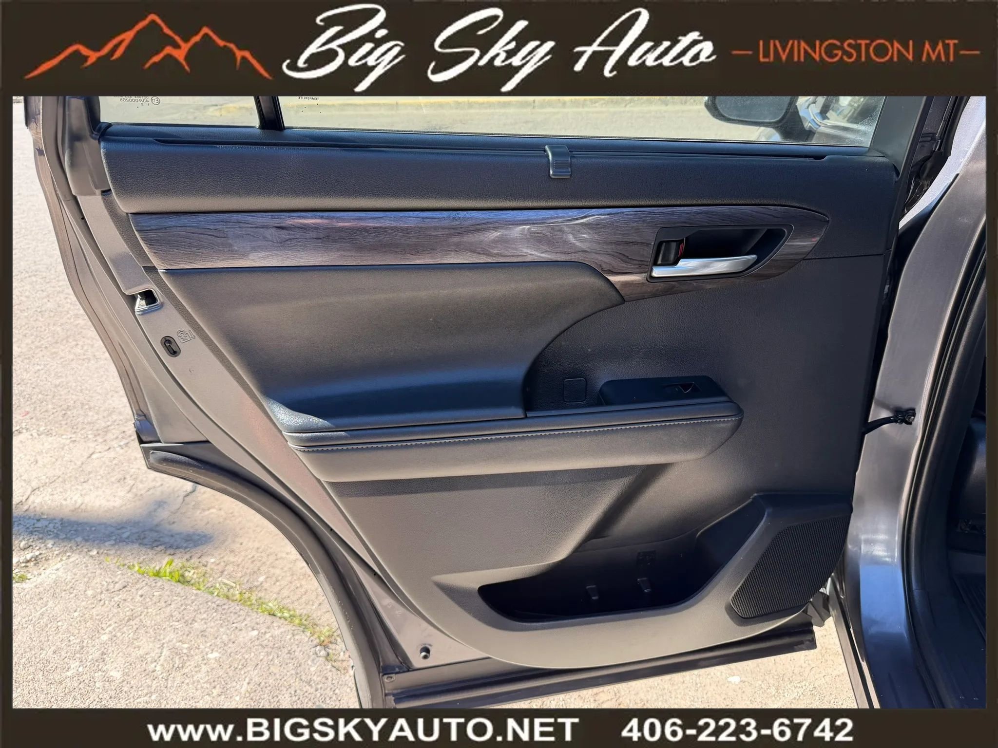 Used 2021 Toyota Highlander Limited image 16