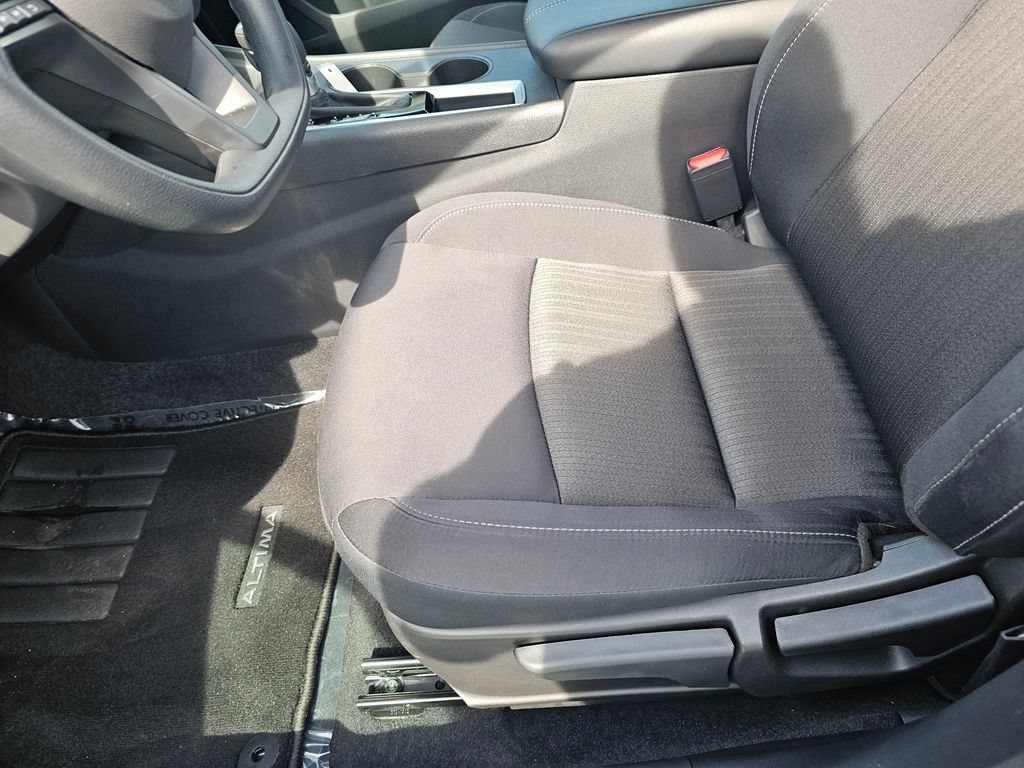 Used 2025 Nissan Altima 2.5 S FWD image 12