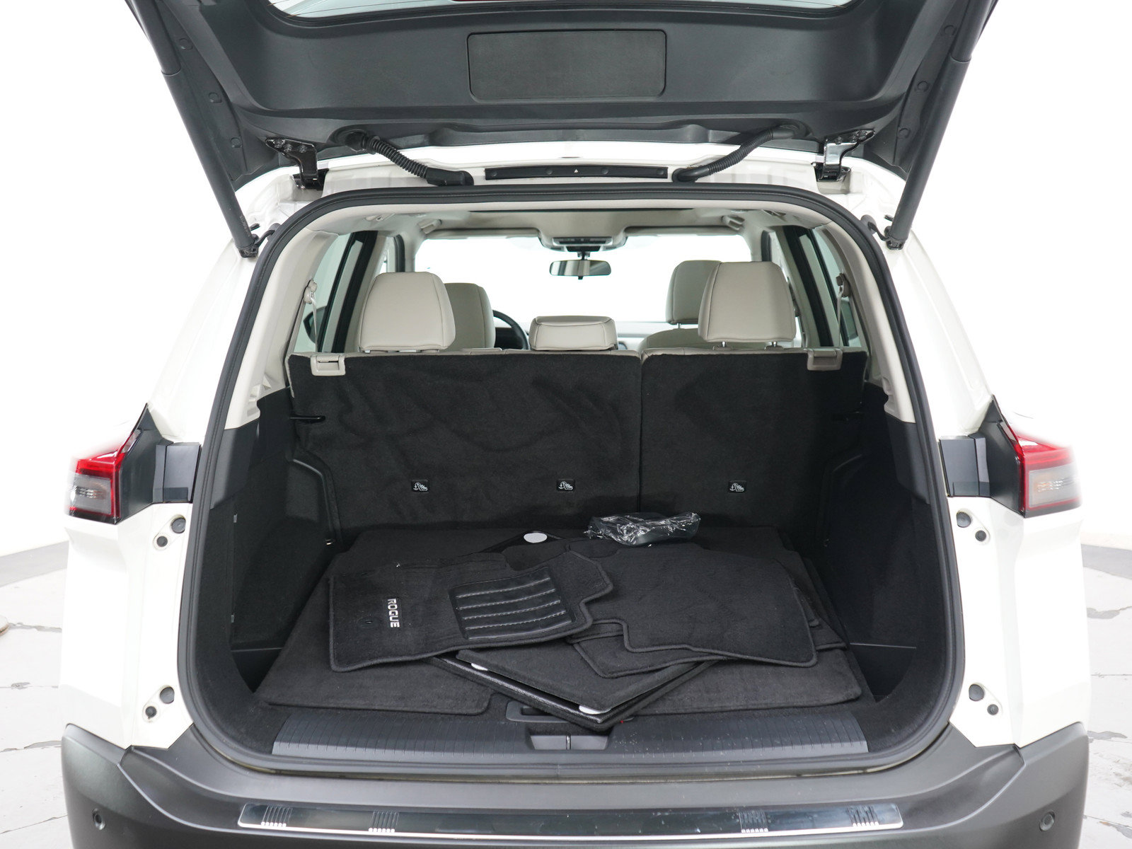 Used 2023 Nissan Rogue SV w/ SV Premium B Package AWD/4WD image 15