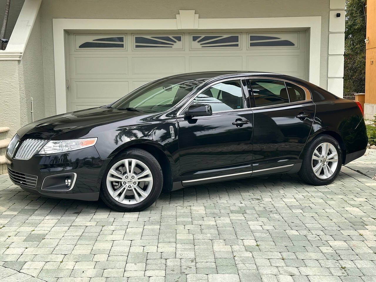 Used 2009 Lincoln MKS FWD image 4