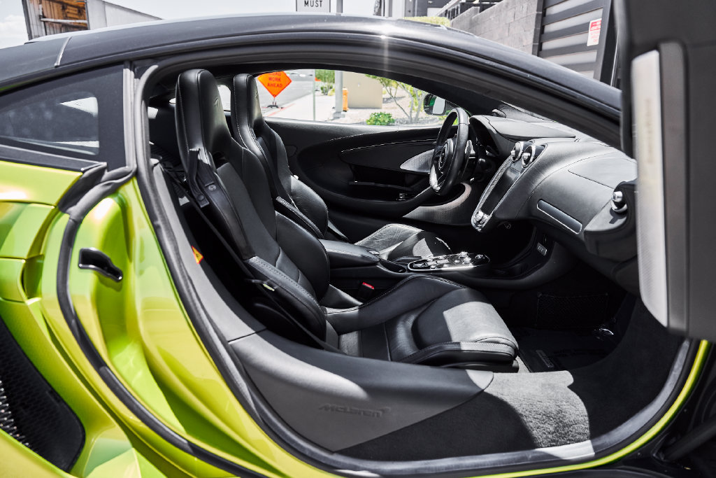 Used 2023 McLaren GT RWD image 30