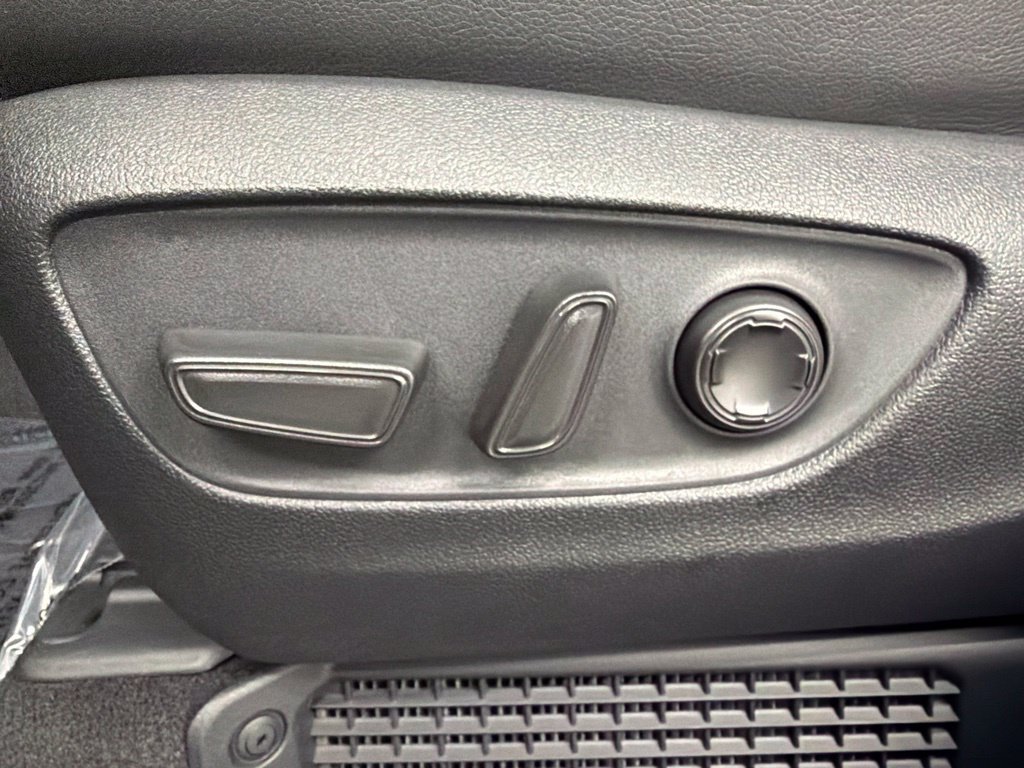 Used 2026 Toyota Sienna Limited FWD image 23