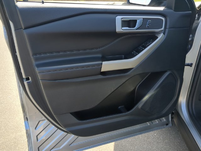 Used 2022 Ford Explorer XLT w/ Equipment Group 202A RWD image 19