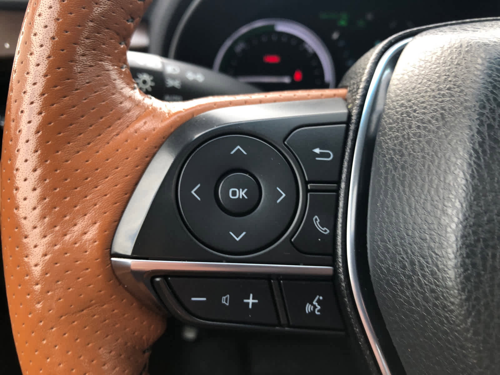 Used 2019 Toyota Avalon Limited image 7