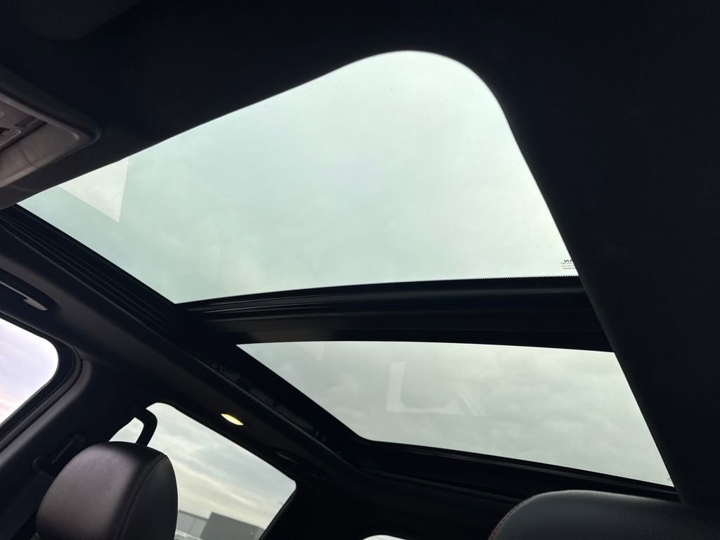 Used 2024 Nissan Titan PRO-4X w/ Pro-4x Convenience Package image 19