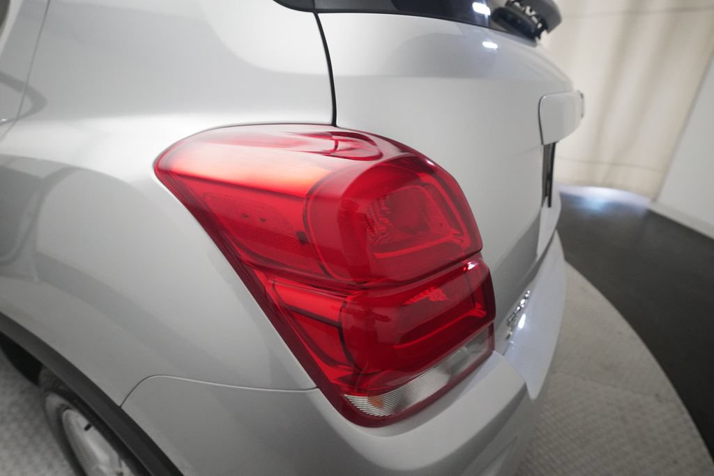 Used 2020 Chevrolet Trax LT w/ LT Convenience Package FWD image 31