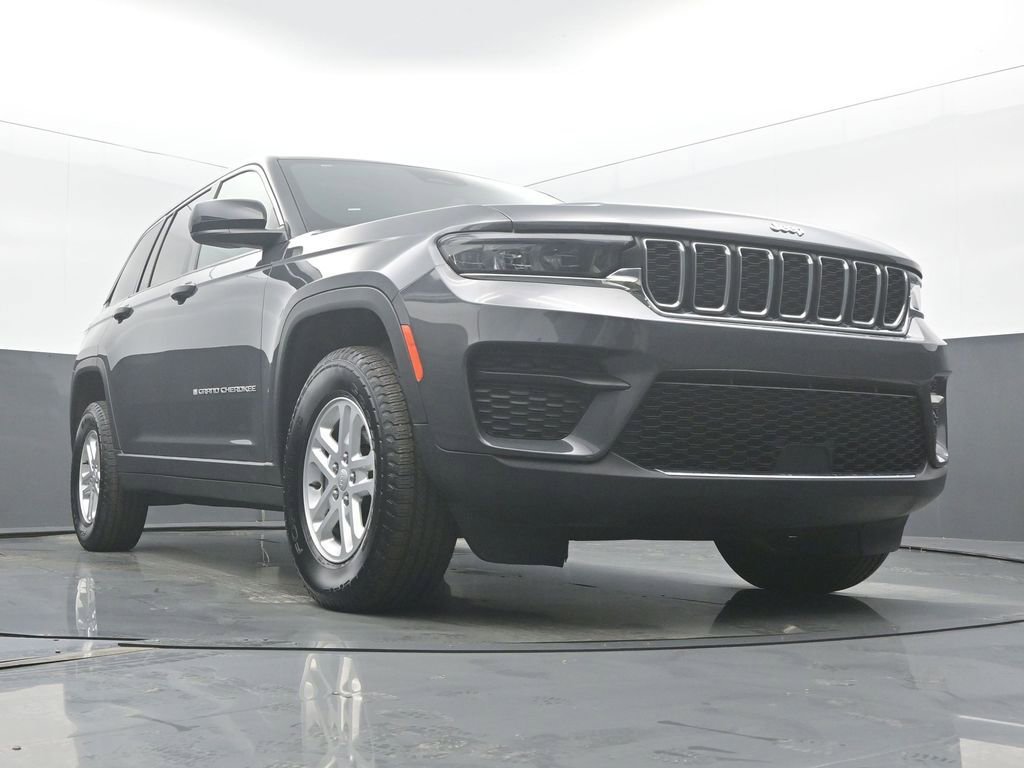 Used 2024 Jeep Grand Cherokee Laredo image 53