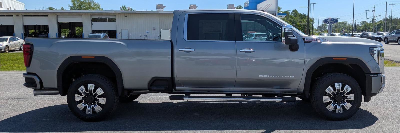 New 2026 GMC Sierra 3500 Denali w/ Denali Reserve Package AWD/4WD image 6