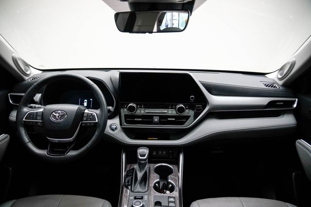 Used 2023 Toyota Highlander Platinum image 23