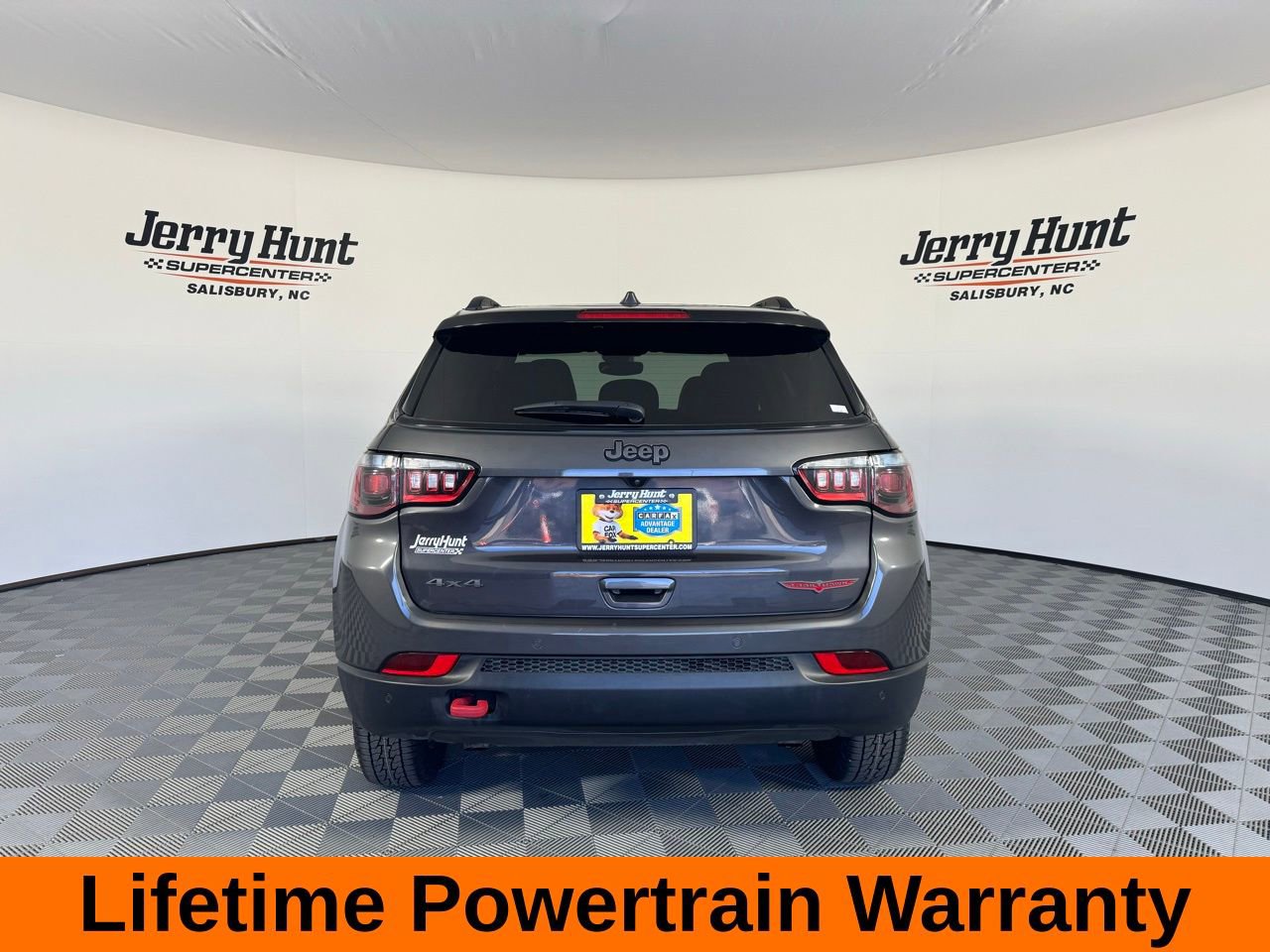 Used 2024 Jeep Compass Trailhawk image 7