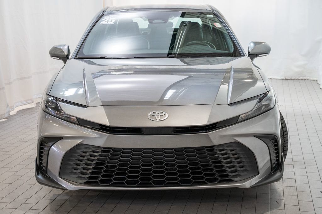Used 2025 Toyota Camry SE image 2