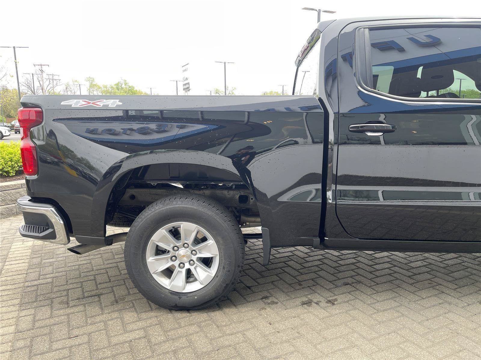 Used 2025 Chevrolet Silverado 1500 LT AWD/4WD image 11