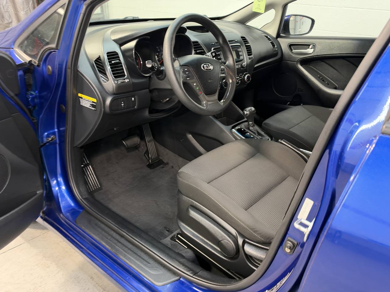 Used 2017 Kia Forte LX FWD image 18